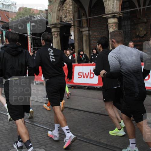 05.10.2025 - 20. swb-Marathon Bremen Yannick Fuchs http://msf.ph/oto/9320030 05.10.2025 11:40:13 Ziel  meine-sportfotos.de