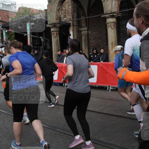 05.10.2025 - 20. swb-Marathon Bremen Yannick Fuchs http://msf.ph/oto/9320033 05.10.2025 11:40:14 Ziel  meine-sportfotos.de