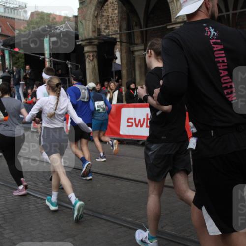 05.10.2025 - 20. swb-Marathon Bremen Yannick Fuchs http://msf.ph/oto/9320036 05.10.2025 11:40:15 Ziel  meine-sportfotos.de