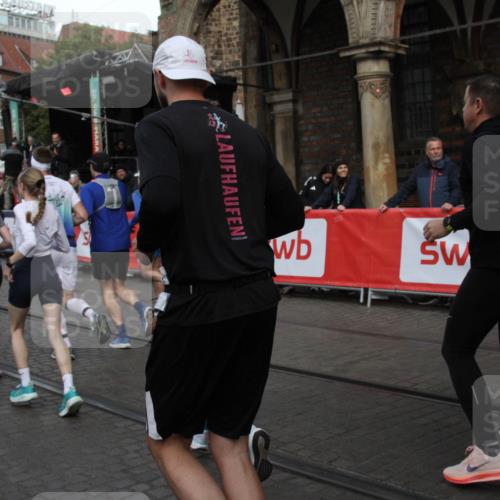 05.10.2025 - 20. swb-Marathon Bremen Yannick Fuchs http://msf.ph/oto/9320037 05.10.2025 11:40:15 Ziel  meine-sportfotos.de