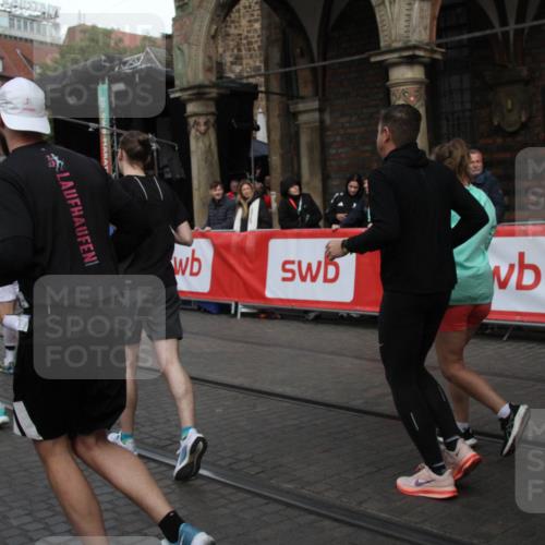 05.10.2025 - 20. swb-Marathon Bremen Yannick Fuchs http://msf.ph/oto/9320038 05.10.2025 11:40:16 Ziel  meine-sportfotos.de