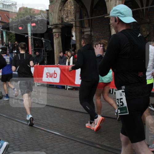 05.10.2025 - 20. swb-Marathon Bremen Yannick Fuchs http://msf.ph/oto/9320039 05.10.2025 11:40:16 Ziel  meine-sportfotos.de