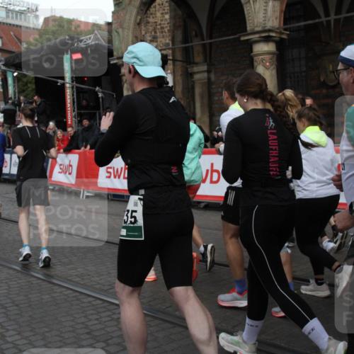 05.10.2025 - 20. swb-Marathon Bremen Yannick Fuchs http://msf.ph/oto/9320040 05.10.2025 11:40:16 Ziel  meine-sportfotos.de