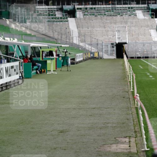 05.10.2025 - 20. swb-Marathon Bremen Michael Burmester http://msf.ph/oto/9323588 05.10.2025 11:38:20 Laufen im Stadion  meine-sportfotos.de