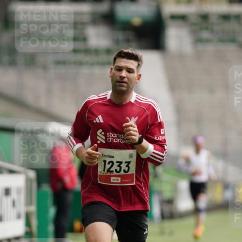 05.10.2025 - 20. swb-Marathon Bremen Michael Burmester http://msf.ph/oto/9323656 05.10.2025 12:05:52 Laufen im Stadion 680, 1233 meine-sportfotos.de