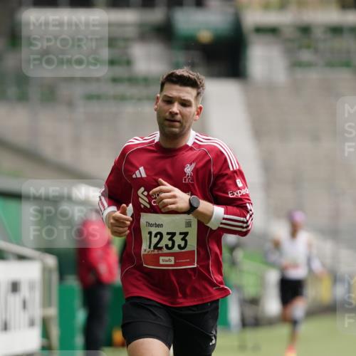 05.10.2025 - 20. swb-Marathon Bremen Michael Burmester http://msf.ph/oto/9323658 05.10.2025 12:05:52 Laufen im Stadion 680, 1233 meine-sportfotos.de
