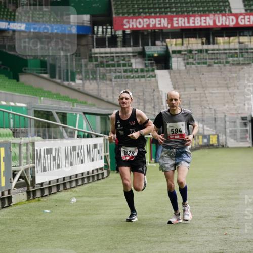 05.10.2025 - 20. swb-Marathon Bremen Michael Burmester http://msf.ph/oto/9323686 05.10.2025 12:06:28 Laufen im Stadion 282, 485, 594, 680, 1233, 1628 meine-sportfotos.de