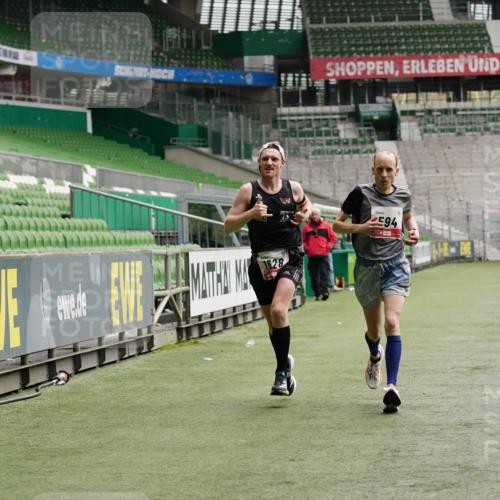 05.10.2025 - 20. swb-Marathon Bremen Michael Burmester http://msf.ph/oto/9323688 05.10.2025 12:06:29 Laufen im Stadion 282, 485, 594, 680, 1233, 1628 meine-sportfotos.de