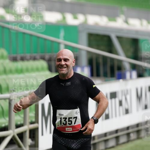 05.10.2025 - 20. swb-Marathon Bremen Michael Burmester http://msf.ph/oto/9323722 05.10.2025 12:08:30 Laufen im Stadion 1357, 1648 meine-sportfotos.de