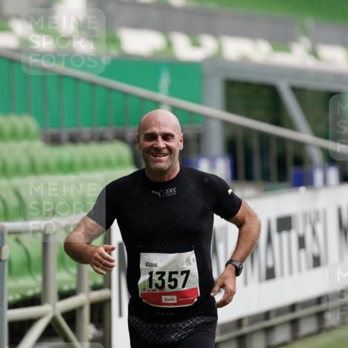 05.10.2025 - 20. swb-Marathon Bremen Michael Burmester http://msf.ph/oto/9323724 05.10.2025 12:08:30 Laufen im Stadion 1357, 1648 meine-sportfotos.de