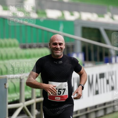 05.10.2025 - 20. swb-Marathon Bremen Michael Burmester http://msf.ph/oto/9323726 05.10.2025 12:08:30 Laufen im Stadion 1357, 1648 meine-sportfotos.de