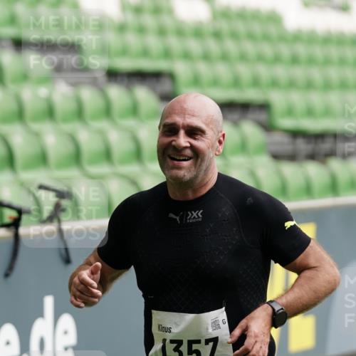 05.10.2025 - 20. swb-Marathon Bremen Michael Burmester http://msf.ph/oto/9323732 05.10.2025 12:08:33 Laufen im Stadion 1357, 1648 meine-sportfotos.de