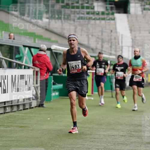05.10.2025 - 20. swb-Marathon Bremen Michael Burmester http://msf.ph/oto/9323752 05.10.2025 12:09:24 Laufen im Stadion 535, 784, 1083, 1493, 1730, 1861, 1357, 1648 meine-sportfotos.de