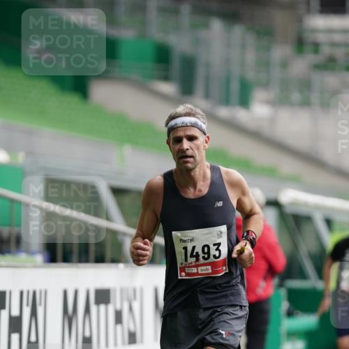 05.10.2025 - 20. swb-Marathon Bremen Michael Burmester http://msf.ph/oto/9323758 05.10.2025 12:09:25 Laufen im Stadion 535, 784, 1083, 1493, 1730, 1861, 1357, 1648 meine-sportfotos.de