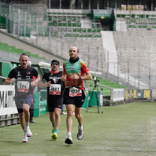 05.10.2025 - 20. swb-Marathon Bremen Michael Burmester http://msf.ph/oto/9323760 05.10.2025 12:09:28 Laufen im Stadion 535, 784, 1083, 1493, 1730, 1861, 1357, 1648 meine-sportfotos.de