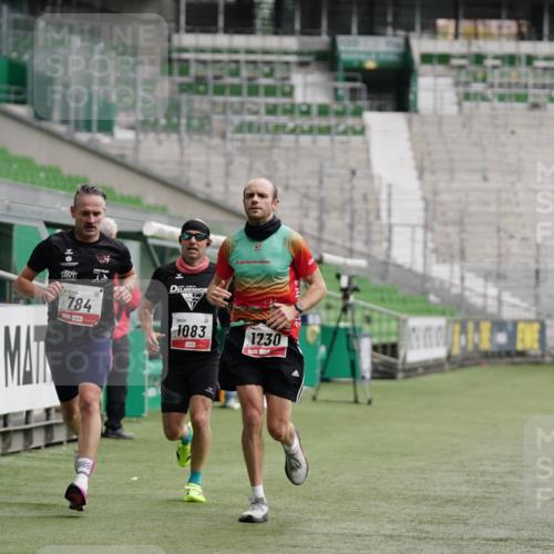 05.10.2025 - 20. swb-Marathon Bremen Michael Burmester http://msf.ph/oto/9323762 05.10.2025 12:09:28 Laufen im Stadion 535, 784, 1083, 1493, 1730, 1861, 1357, 1648 meine-sportfotos.de