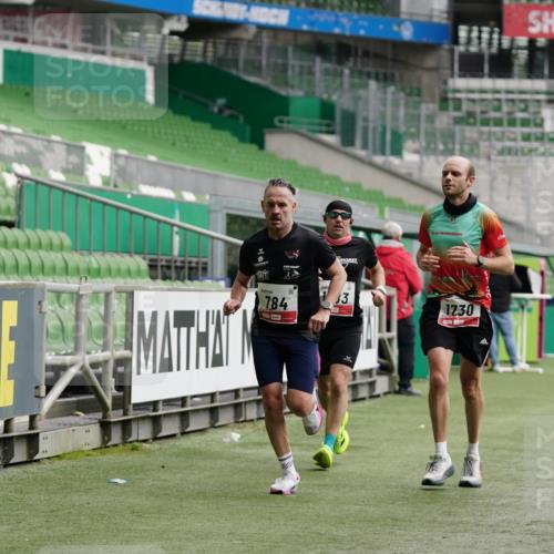 05.10.2025 - 20. swb-Marathon Bremen Michael Burmester http://msf.ph/oto/9323764 05.10.2025 12:09:29 Laufen im Stadion 535, 784, 1083, 1493, 1730, 1861, 1357 meine-sportfotos.de