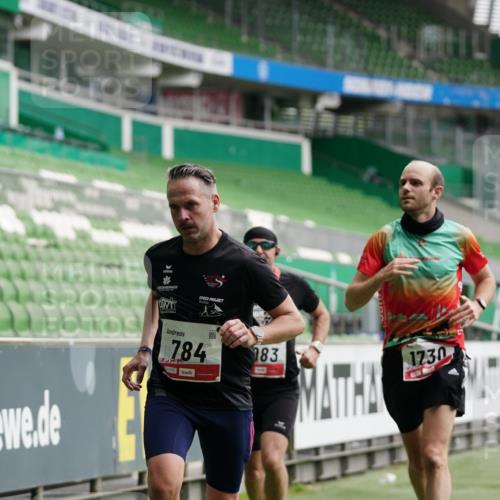 05.10.2025 - 20. swb-Marathon Bremen Michael Burmester http://msf.ph/oto/9323768 05.10.2025 12:09:31 Laufen im Stadion 535, 784, 1083, 1493, 1730, 1861, 1357 meine-sportfotos.de