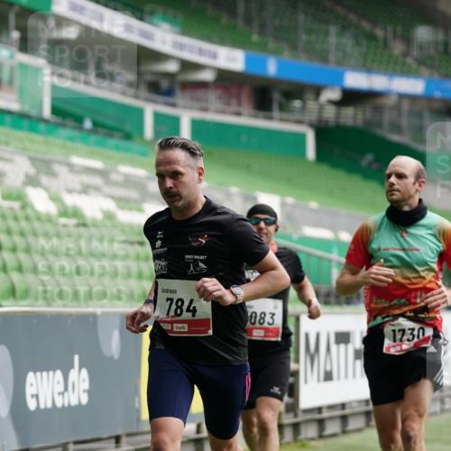 05.10.2025 - 20. swb-Marathon Bremen Michael Burmester http://msf.ph/oto/9323770 05.10.2025 12:09:31 Laufen im Stadion 535, 784, 1083, 1493, 1730, 1861, 1357 meine-sportfotos.de