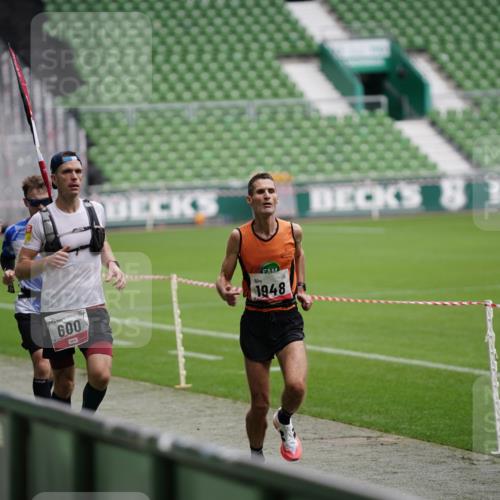 05.10.2025 - 20. swb-Marathon Bremen Michael Burmester http://msf.ph/oto/9323832 05.10.2025 12:12:54 Laufen im Stadion 529, 542, 600, 717, 1113, 1437, 1509, 1948, 2053, 2159, 2292 meine-sportfotos.de