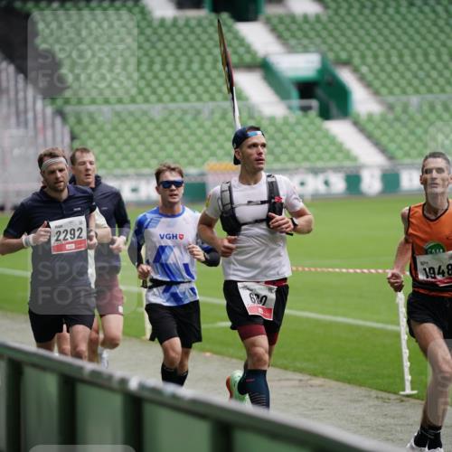 05.10.2025 - 20. swb-Marathon Bremen Michael Burmester http://msf.ph/oto/9323840 05.10.2025 12:12:55 Laufen im Stadion 529, 542, 600, 717, 1113, 1437, 1509, 1948, 2053, 2159, 2292 meine-sportfotos.de