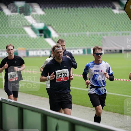 05.10.2025 - 20. swb-Marathon Bremen Michael Burmester http://msf.ph/oto/9323848 05.10.2025 12:12:57 Laufen im Stadion 529, 542, 600, 717, 1113, 1437, 1509, 1771, 1948, 2053, 2116, 2159, 2292 meine-sportfotos.de