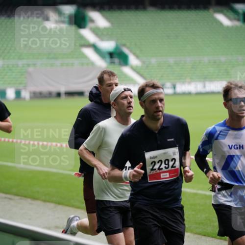 05.10.2025 - 20. swb-Marathon Bremen Michael Burmester http://msf.ph/oto/9323854 05.10.2025 12:12:58 Laufen im Stadion 529, 542, 600, 717, 1113, 1437, 1509, 1771, 1948, 2053, 2116, 2159, 2292 meine-sportfotos.de