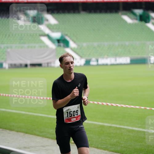 05.10.2025 - 20. swb-Marathon Bremen Michael Burmester http://msf.ph/oto/9323858 05.10.2025 12:12:59 Laufen im Stadion 529, 542, 600, 717, 1113, 1437, 1509, 1771, 1948, 2053, 2116, 2159, 2292 meine-sportfotos.de