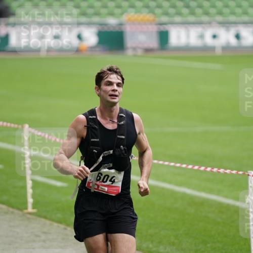 05.10.2025 - 20. swb-Marathon Bremen Michael Burmester http://msf.ph/oto/9323904 05.10.2025 12:14:27 Laufen im Stadion 157, 604 meine-sportfotos.de