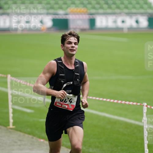05.10.2025 - 20. swb-Marathon Bremen Michael Burmester http://msf.ph/oto/9323906 05.10.2025 12:14:28 Laufen im Stadion 157, 604 meine-sportfotos.de