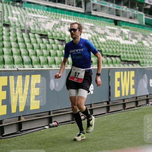 05.10.2025 - 20. swb-Marathon Bremen Michael Burmester http://msf.ph/oto/9323984 05.10.2025 12:19:05 Laufen im Stadion 87, 302, 308 meine-sportfotos.de