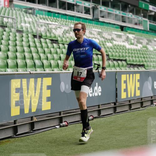 05.10.2025 - 20. swb-Marathon Bremen Michael Burmester http://msf.ph/oto/9323986 05.10.2025 12:19:05 Laufen im Stadion 87, 302, 308 meine-sportfotos.de