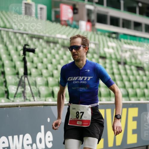 05.10.2025 - 20. swb-Marathon Bremen Michael Burmester http://msf.ph/oto/9323990 05.10.2025 12:19:06 Laufen im Stadion 87, 302, 308 meine-sportfotos.de