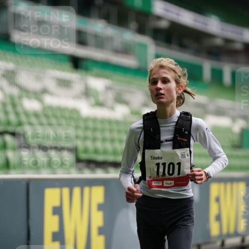 05.10.2025 - 20. swb-Marathon Bremen Michael Burmester http://msf.ph/oto/9324022 05.10.2025 12:20:09 Laufen im Stadion 964, 1101, 1528, 1954 meine-sportfotos.de