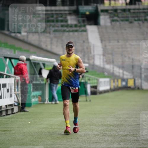 05.10.2025 - 20. swb-Marathon Bremen Michael Burmester http://msf.ph/oto/9324090 05.10.2025 12:21:59 Laufen im Stadion 1024, 117 meine-sportfotos.de