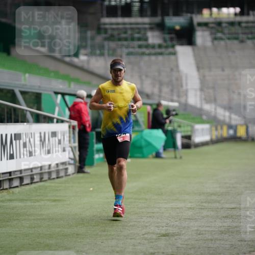 05.10.2025 - 20. swb-Marathon Bremen Michael Burmester http://msf.ph/oto/9324092 05.10.2025 12:22:00 Laufen im Stadion 1024, 117 meine-sportfotos.de