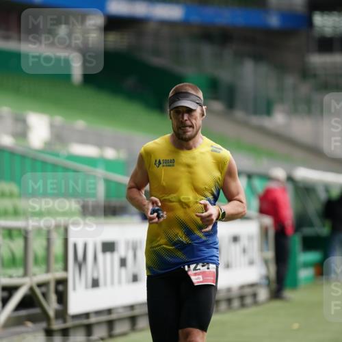 05.10.2025 - 20. swb-Marathon Bremen Michael Burmester http://msf.ph/oto/9324096 05.10.2025 12:22:02 Laufen im Stadion 1024, 117 meine-sportfotos.de