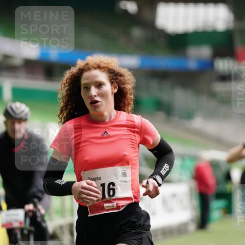 05.10.2025 - 20. swb-Marathon Bremen Michael Burmester http://msf.ph/oto/9324118 05.10.2025 12:22:36 Laufen im Stadion 4, 16, 456, 1024, 1351, 2138 meine-sportfotos.de