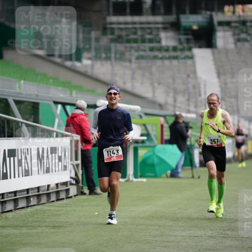 05.10.2025 - 20. swb-Marathon Bremen Michael Burmester http://msf.ph/oto/9324146 05.10.2025 12:22:55 Laufen im Stadion 4, 16, 351, 456, 1143, 1351, 2138, 1024 meine-sportfotos.de