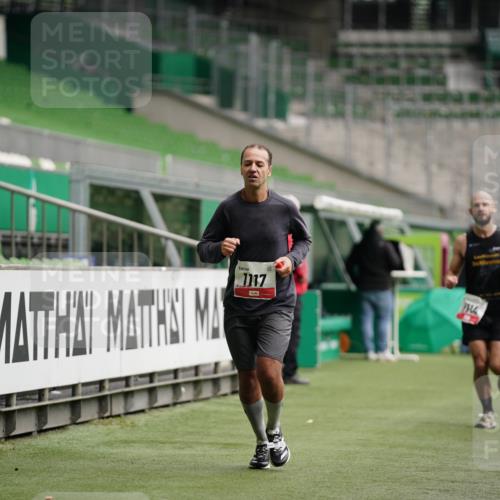 05.10.2025 - 20. swb-Marathon Bremen Michael Burmester http://msf.ph/oto/9324188 05.10.2025 12:23:29 Laufen im Stadion 4, 44, 291, 351, 681, 1117, 1143, 1363, 1587, 1714, 16, 456, 1351, 2138 meine-sportfotos.de