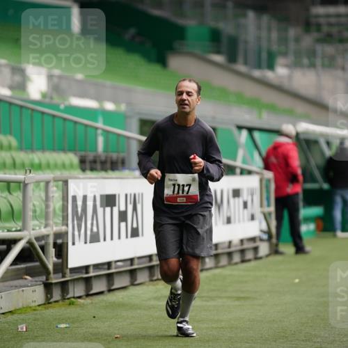 05.10.2025 - 20. swb-Marathon Bremen Michael Burmester http://msf.ph/oto/9324192 05.10.2025 12:23:30 Laufen im Stadion 4, 44, 291, 351, 681, 1117, 1143, 1363, 1587, 1714, 16, 456, 1351, 2138 meine-sportfotos.de