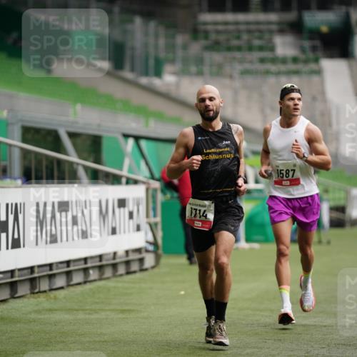 05.10.2025 - 20. swb-Marathon Bremen Michael Burmester http://msf.ph/oto/9324196 05.10.2025 12:23:32 Laufen im Stadion 44, 291, 351, 681, 1117, 1143, 1363, 1587, 1714, 4, 16, 456, 1351, 2138 meine-sportfotos.de