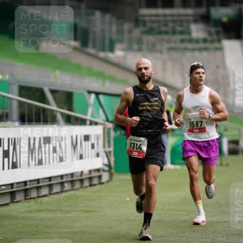 05.10.2025 - 20. swb-Marathon Bremen Michael Burmester http://msf.ph/oto/9324198 05.10.2025 12:23:32 Laufen im Stadion 44, 291, 351, 681, 1117, 1143, 1363, 1587, 1714, 4, 16, 456, 1351, 2138 meine-sportfotos.de