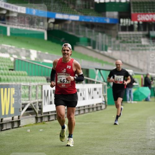 05.10.2025 - 20. swb-Marathon Bremen Michael Burmester http://msf.ph/oto/9324236 05.10.2025 12:24:06 Laufen im Stadion 291, 467, 583, 681, 691, 1117, 1459, 1587, 1714, 44, 1363 meine-sportfotos.de