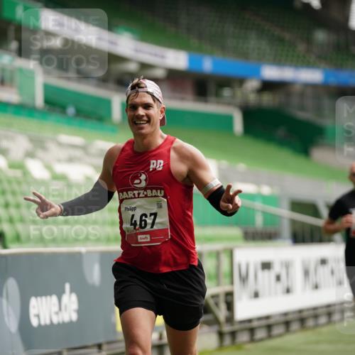 05.10.2025 - 20. swb-Marathon Bremen Michael Burmester http://msf.ph/oto/9324242 05.10.2025 12:24:07 Laufen im Stadion 291, 467, 583, 681, 691, 1117, 1459, 1587, 1714, 44, 1363 meine-sportfotos.de