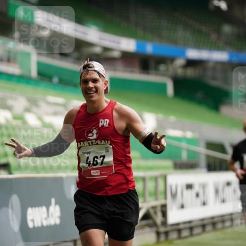 05.10.2025 - 20. swb-Marathon Bremen Michael Burmester http://msf.ph/oto/9324244 05.10.2025 12:24:08 Laufen im Stadion 291, 467, 583, 681, 691, 1117, 1459, 1587, 1714, 44, 1363 meine-sportfotos.de