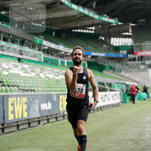05.10.2025 - 20. swb-Marathon Bremen Michael Burmester http://msf.ph/oto/9324270 05.10.2025 12:24:38 Laufen im Stadion 467, 583, 1459, 1539, 691, 1587, 1714 meine-sportfotos.de