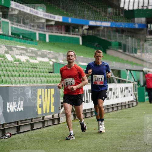 05.10.2025 - 20. swb-Marathon Bremen Michael Burmester http://msf.ph/oto/9324276 05.10.2025 12:25:00 Laufen im Stadion 1162, 1289, 1539, 1921, 467, 583, 1459 meine-sportfotos.de