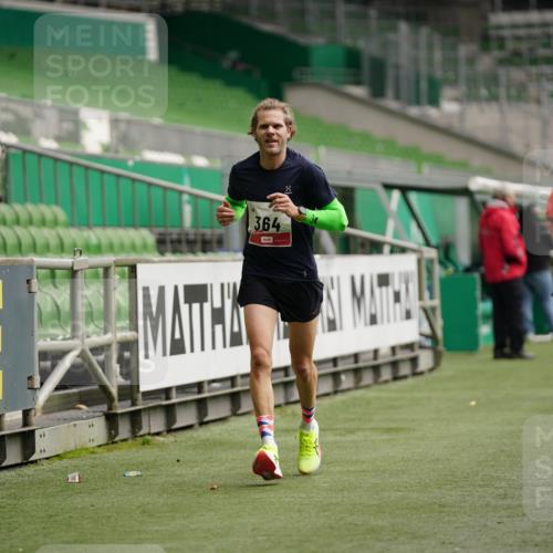 05.10.2025 - 20. swb-Marathon Bremen Michael Burmester http://msf.ph/oto/9324312 05.10.2025 12:25:23 Laufen im Stadion 153, 263, 364, 438, 559, 1068, 1077, 1162, 1289, 1539, 1921 meine-sportfotos.de