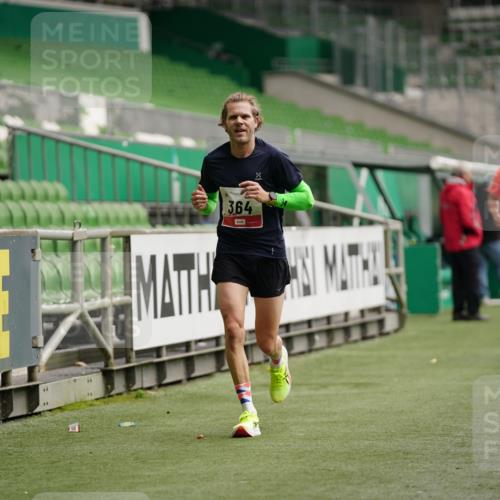 05.10.2025 - 20. swb-Marathon Bremen Michael Burmester http://msf.ph/oto/9324314 05.10.2025 12:25:23 Laufen im Stadion 153, 263, 364, 438, 559, 1068, 1077, 1162, 1289, 1539, 1921 meine-sportfotos.de